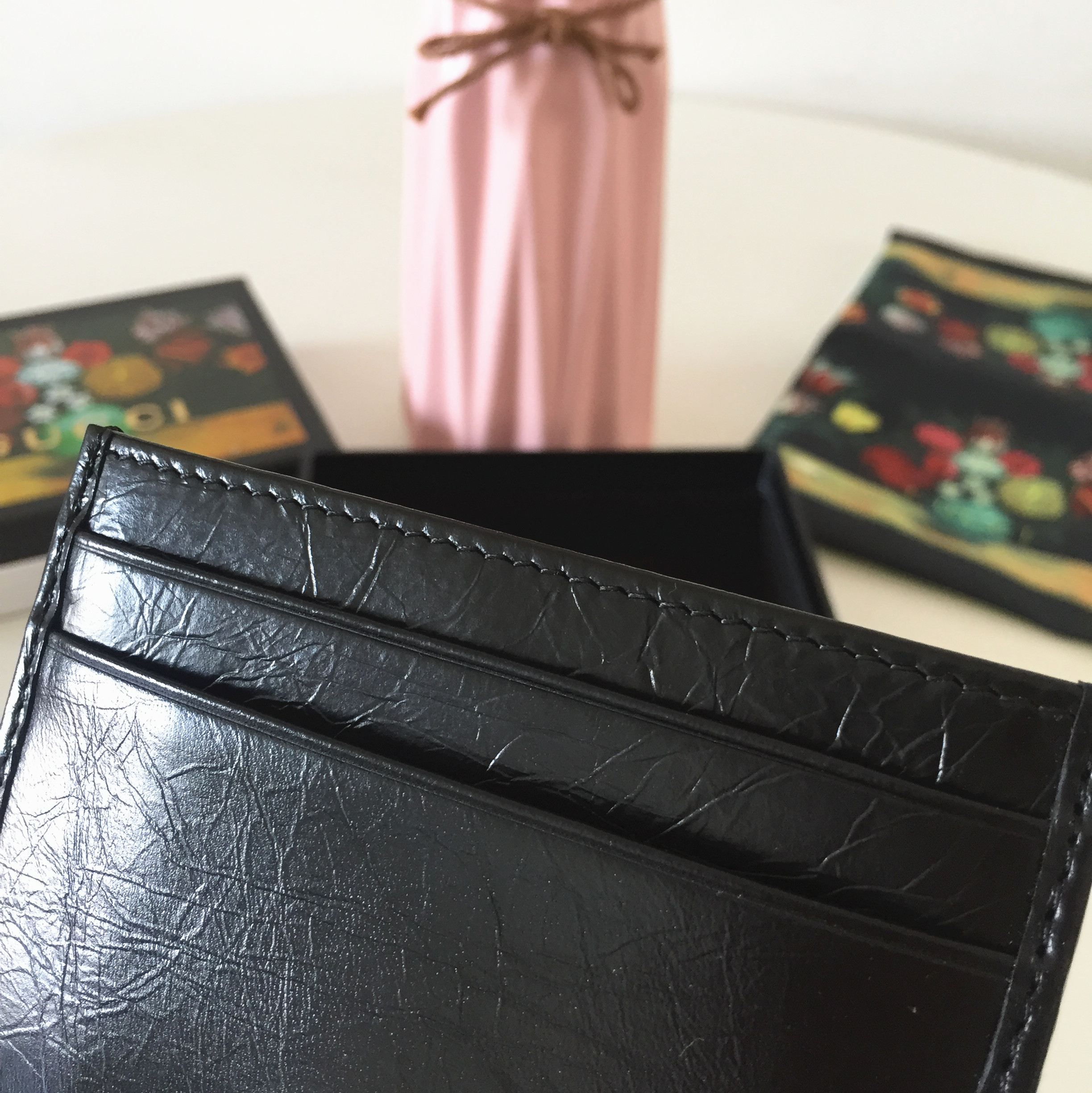 구찌 GG 인토로킹 레더 카드 케이스